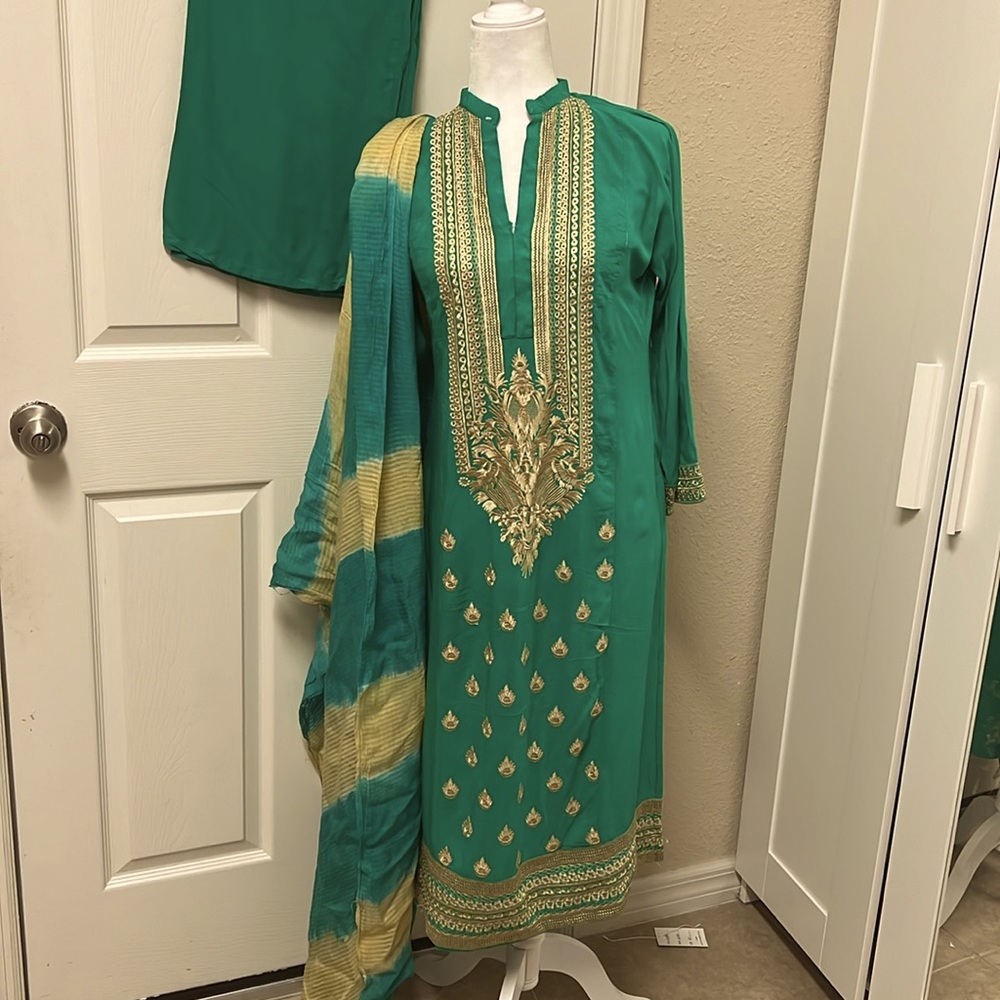 Shalwar Kameez- Elegant Teal and Gold Women's Dress, Size Medium - Picture 2 of 10
